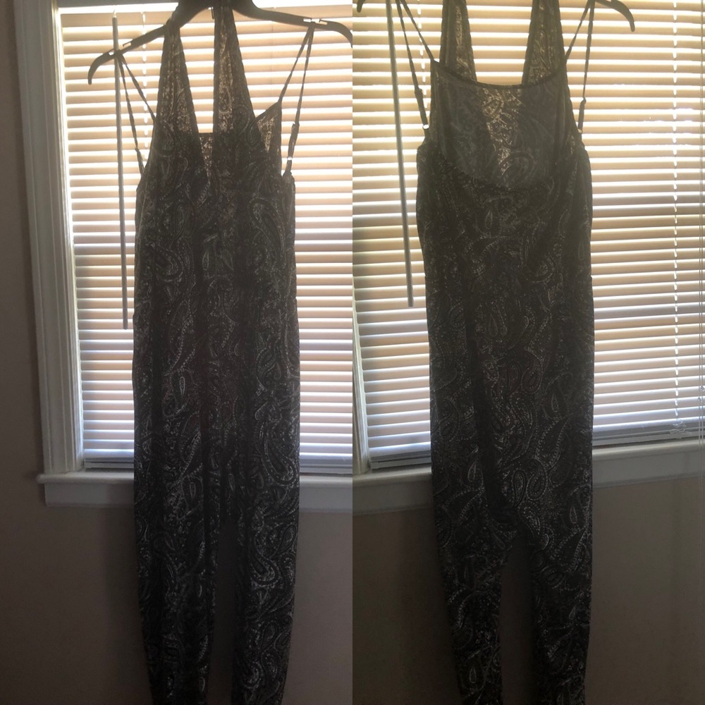 *NWOT* Halter Neck/Sleeveless Jumpsuit w/ Pockets